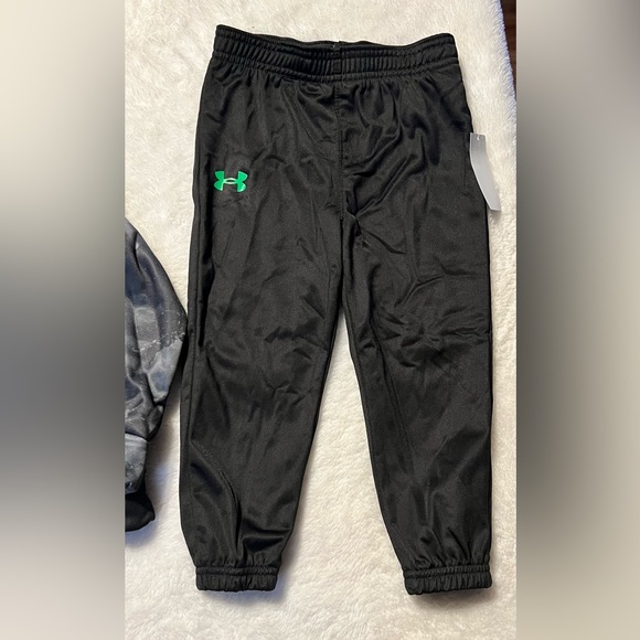 Boys 2 piece Under Armour Set, Size 24 months, NWT! - Picture 3 of 3